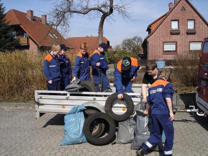 JF sammelt M&uuml;ll